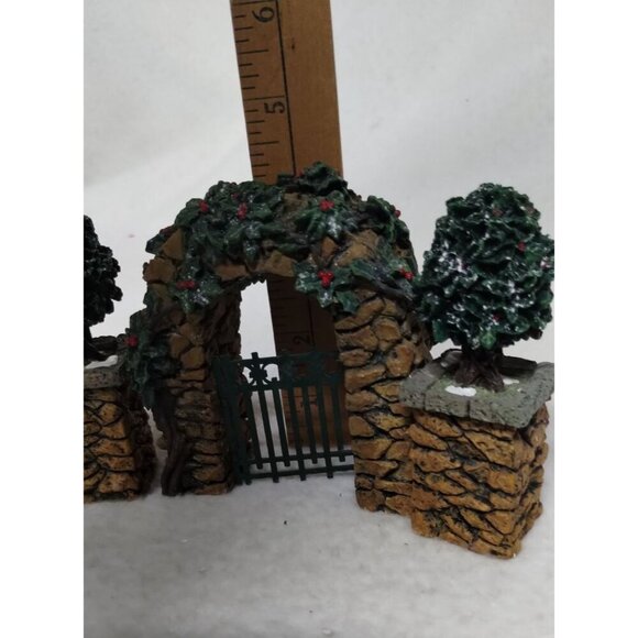 Department 56 Heritage Village Collection Garden Gate‎ & Topiary Set - Picture 11 of 11